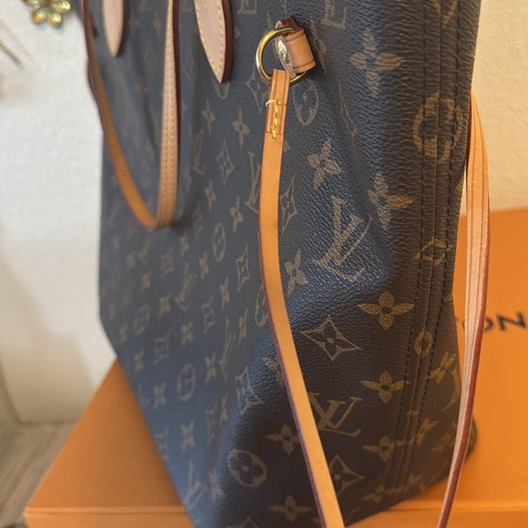 Louis Vuitton Neverfull MM - Picture 15 of 17